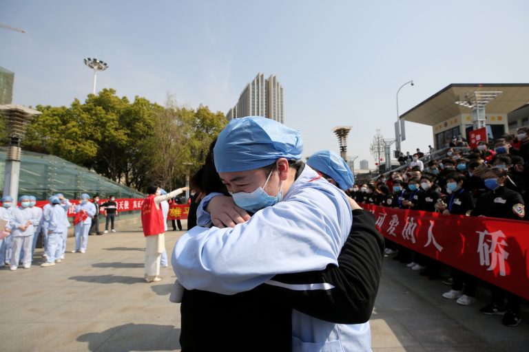 China prevede sfârşitul epidemiei