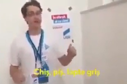 VIDEO. Useristul Ariel ”coadă de purcel” se retrage după cântecelul de prezentare devenit viral