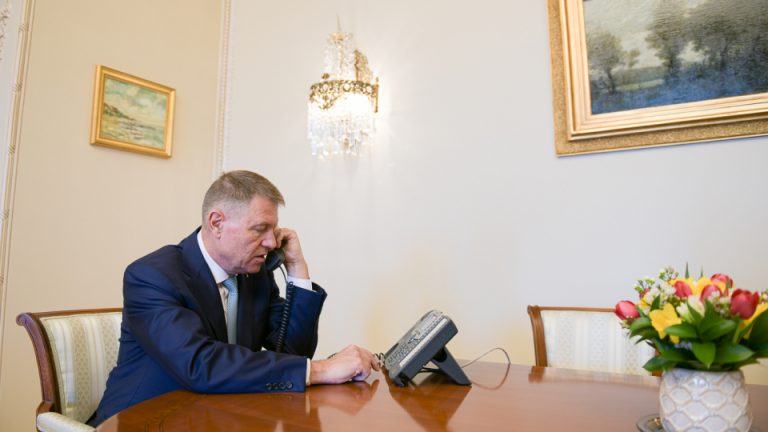 Videoconferință. Iohannis discută cu Orban și miniștrii pe tema COVID-19