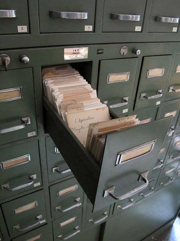 Organizeaza-ti afacerea cu un fiset metalic corespunzator domeniului de activitate!