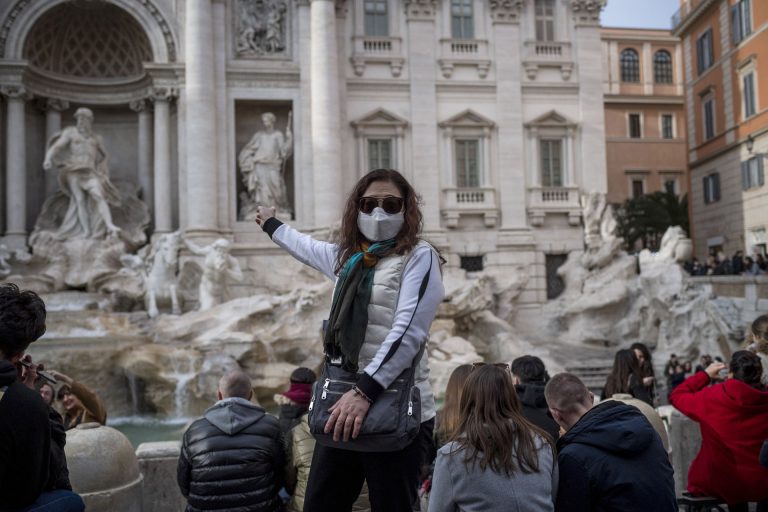 Italia pierde  peste 30 de  milioane de turişti în trei luni
