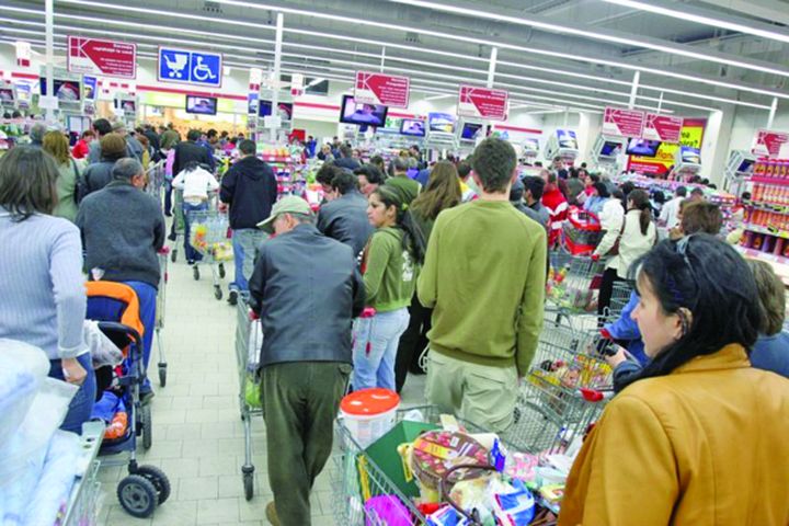 Mesaj de la hypermarketuri: Magazinele se închid ultimele!