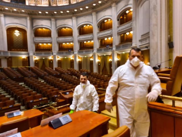 A început votul pentru al doilea guvern Orban: măști și mult circ