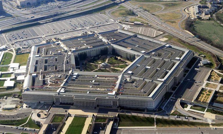 Pentagonul restricţionează călătoriile militarilor