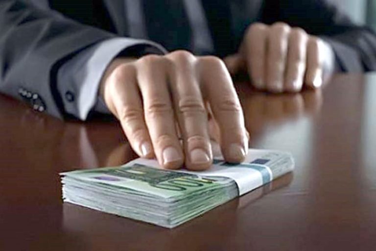 Angajări pe șpagă: Percheziții la cel mai mare spital prahovean. Se ținea socoteala celor care au dat mită   