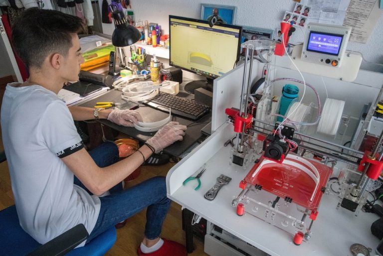 Umanitatea își dă restart. Soluții DIY pentru criza Corona