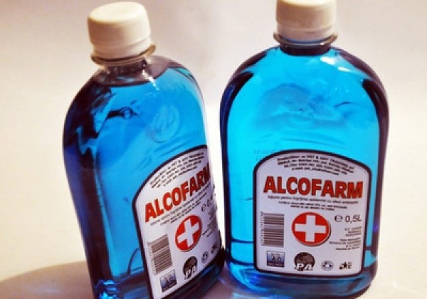 Cîțu face dezinfectanți din băuturile alcoolice confiscate