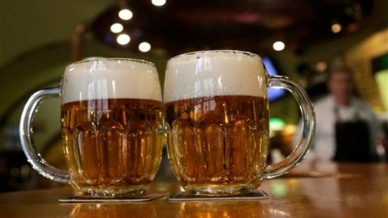 Vreme de pandemie: cehii nu mai beau bere la halbă