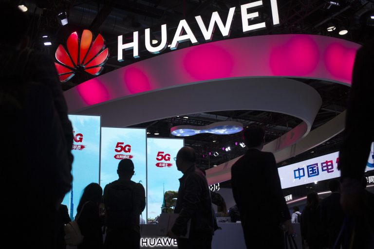 Huawei se așteaptă la cel mai greu an din istoria sa