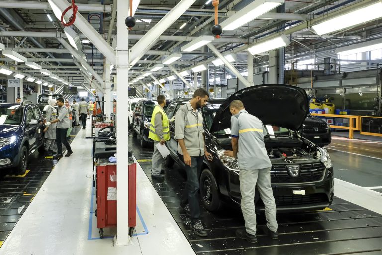 Un milion de muncitori din industria auto, pe bară