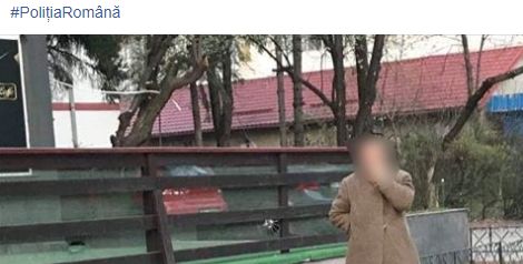 Imagine inedită surprinsă în România: a ieșit să-și plimbe rața!