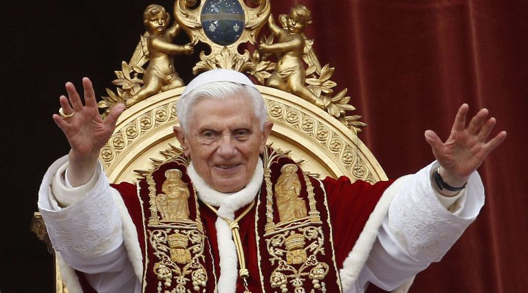 Războiul Papilor la Vatican. Divide et impera