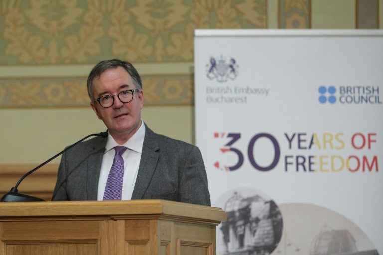 Vaccinul românesc anti-COVID, în atenția britanicilor. Ambasadorul Noble a vorbit deja cu șeful Oncogen