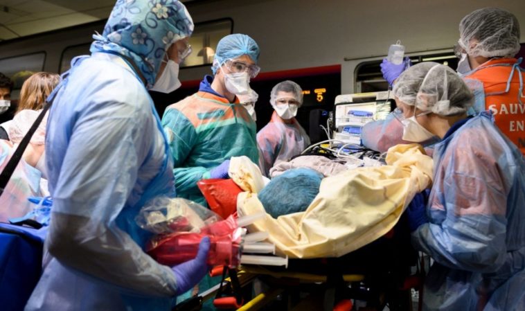 ”Eroii” din sistemul medical, batjocoriți de Guvern