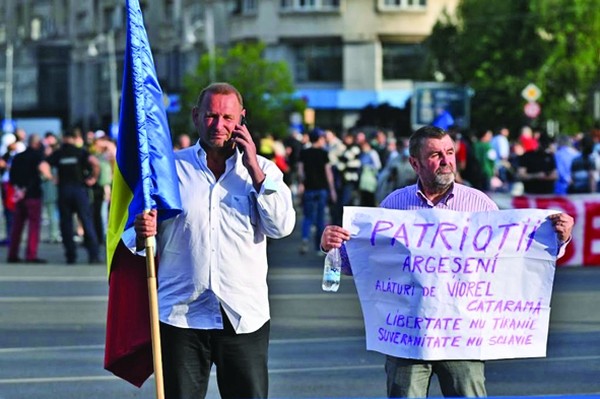 viorel-catarama-protest-guvern-2-1024x682 - Ziarul National