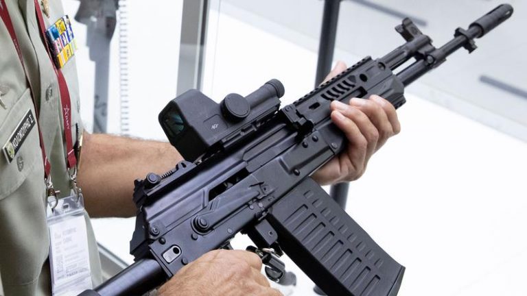 Rusia pregătește ceva? Zeci de mii de puști de asalt AK-12 pentru armata rusă