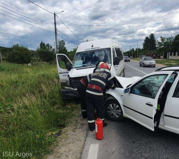 Grav accident în Argeș. Trei persoane au ajuns de urgență la spital