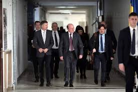 DNA, în Safari după oamenii lui Băsescu!