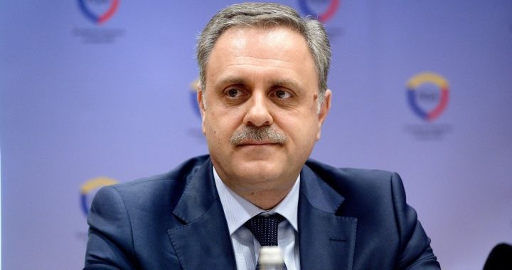 Roșu de la ASF, prins că se închină la ”minunea dumnezeiască” de la Euroins!
