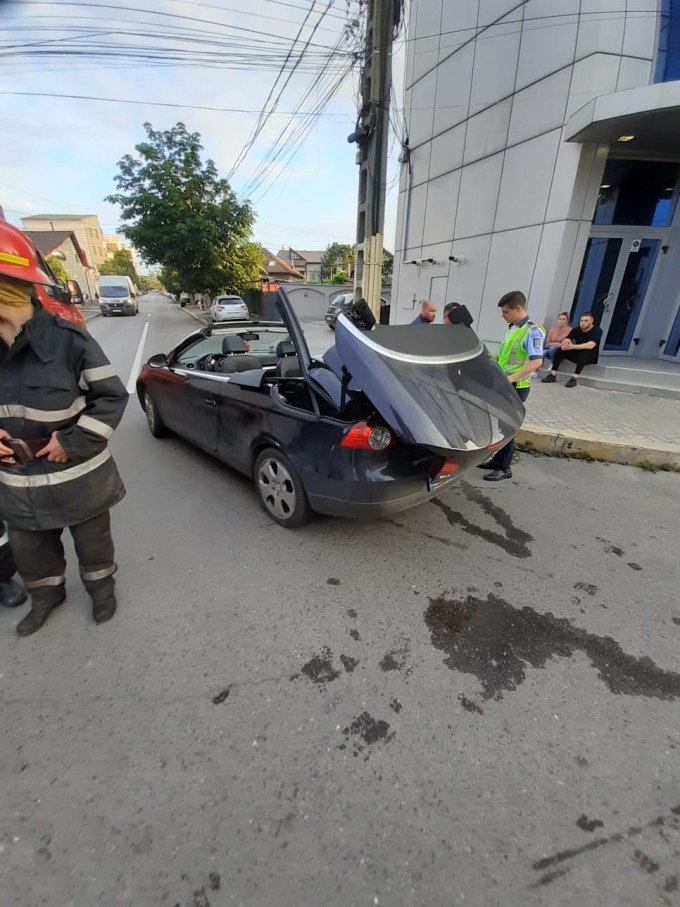Incident teribil la Constanta: și-a prins capul în sistemul de decapotare al mașinii