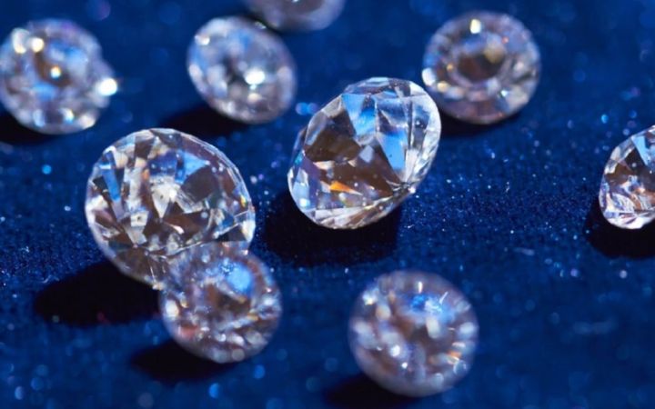 Covid-19 a pus pe butuci industria de lux. Diamante de miliarde de dolari rămase nevândute!