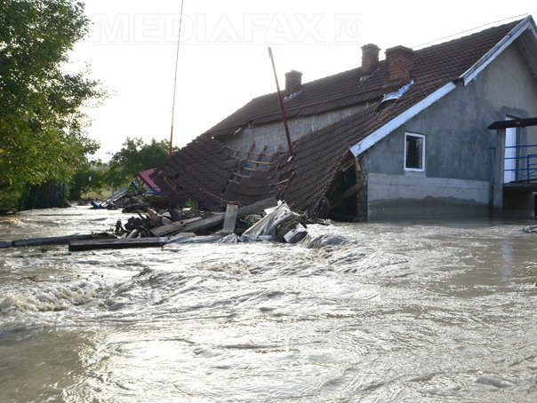 Câţi bani vor primi de la Guvern românii afectaţi de inundaţiile din ultimele zile. Ciolacu şi Budăi au făcut anunţul