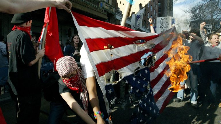 America, sfâșiată! Comunitățile de negri își fac propria Poliție și preiau controlul orașelor!