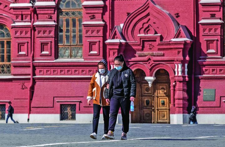 Moscoviții, încă 5 luni cu masca pe figură