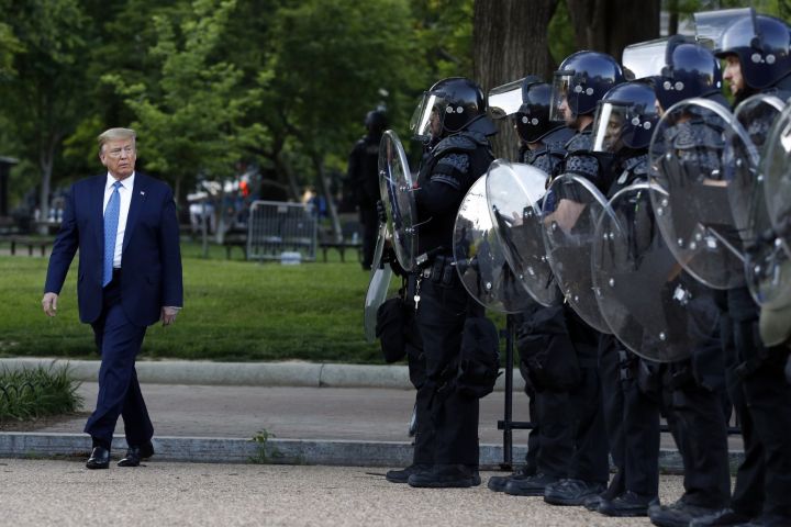 Cazul Floyd: Trump punctează, Biden visează