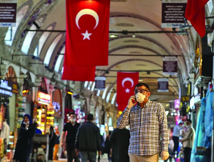 Istanbul și Ankara, cu masca pe figură