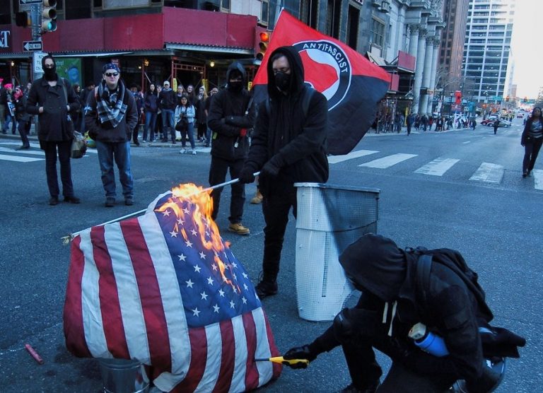 Gangsterizarea Americii – vandalismul democratic