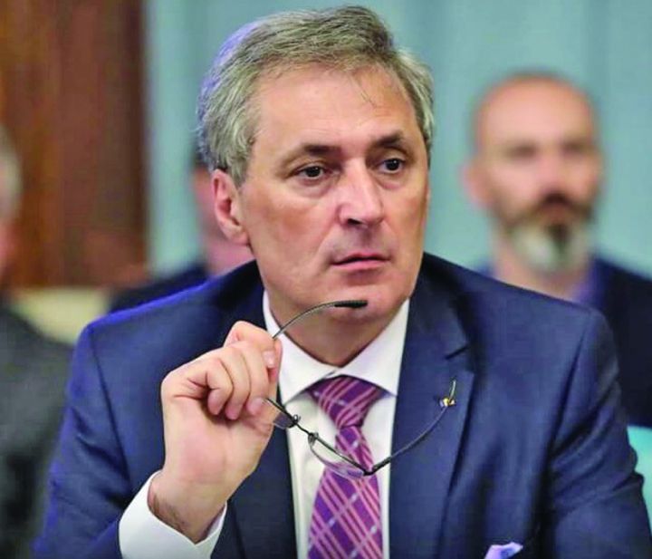 Cine îi apără pe polițiști?
