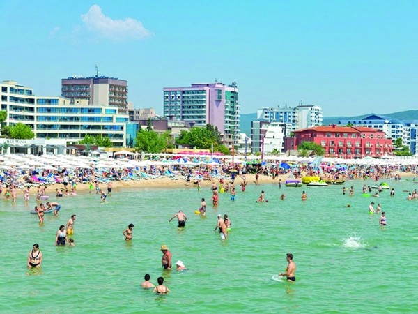 Plin de turiști pe litoralul bulgar al Mării Negre