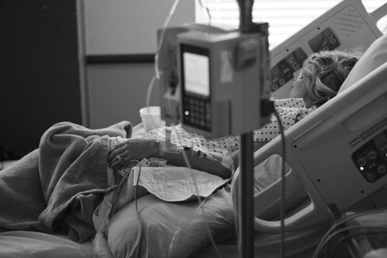 Nota de plată pentru spitalizare de o săptămână, scumpă cât o casă! Pacientul COVID a fost internat la un spital din Câmpina