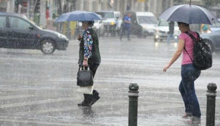 Ploile torențiale și grindina fac ravagii în trei sferturi din țară. Prognoza meteo pentru 25 iulie