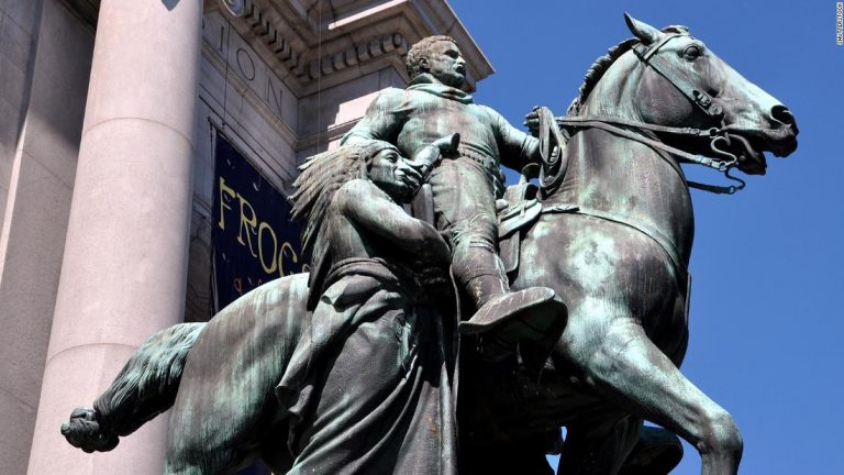Un miliardar rus cumpără statuile vandalizate în SUA