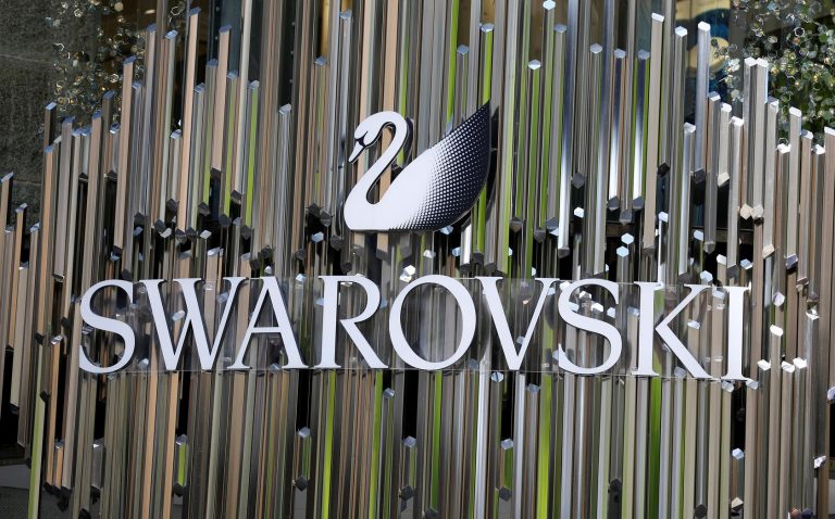 Concedieri la bijutierul Swarovski