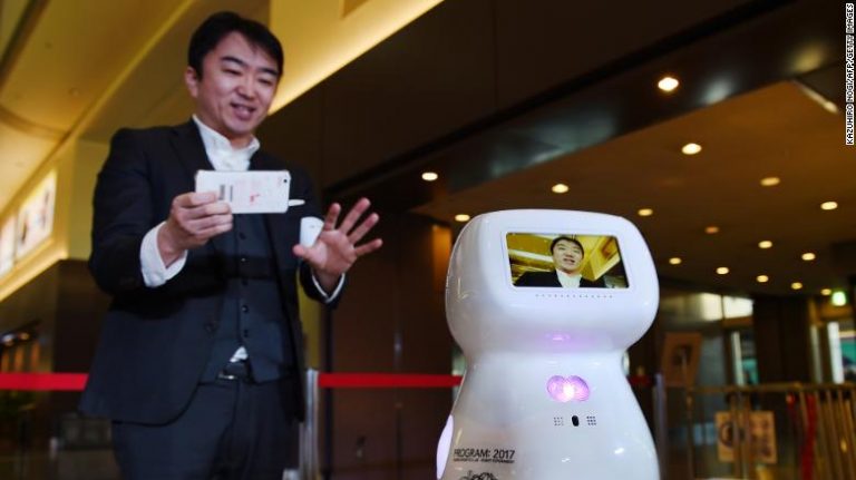 Japonezii au inventat „masca inteligentă”. Când va ajunge și în Europa?