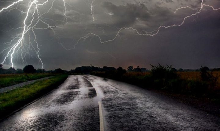 Alertă de cod portocaliu în jumătate din țară! Meteorologii avertizează: Aproape în toată țara vor fi furtuni și fenomene severe