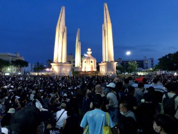 Valul pro-democrație se răspândește în întreaga lume: Studenții din Thailanda dau startul manifestațiilor - FOTO - Ziarul National Valul pro-democrație se răspândește în întreaga lume: Studenții din Thailanda dau startul manifestațiilor - FOTO