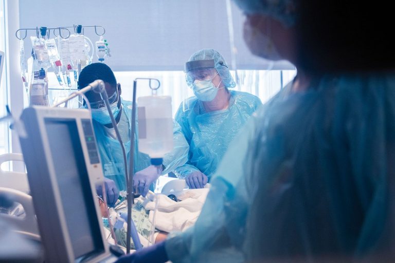 Povestea cutremurătoare a unei fete salvată din iadul COVID-19. „Plămânii nu mă mai ajutau. Am crezut că o să mor”