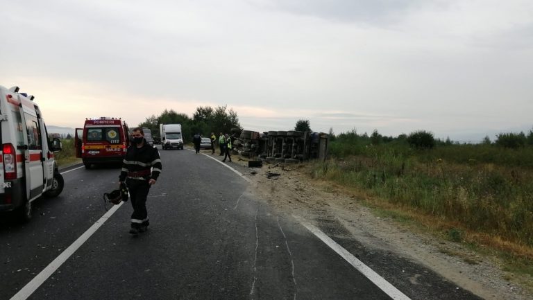 Grav accident pe DN1, la Scoreiu. Doi oameni au murit, trei au fost răniți – VIDEO