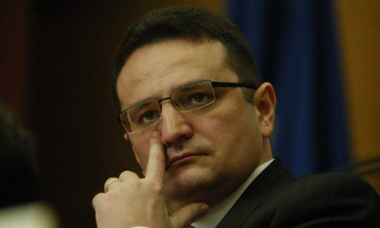 Plan nebun la Cotroceni: Maior, premier!