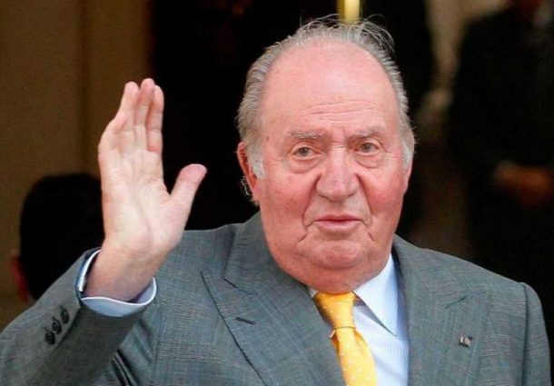 Fostul rege al Spaniei, Juan Carlos, dă bir cu fugiții și pleacă într-un „exil forțat” din cauza scandalului de corupție