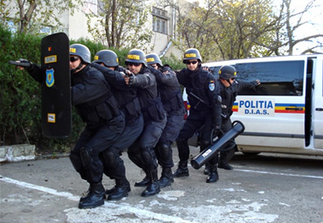Criză acută de agenți. Școlile de poliție au anulat examenele