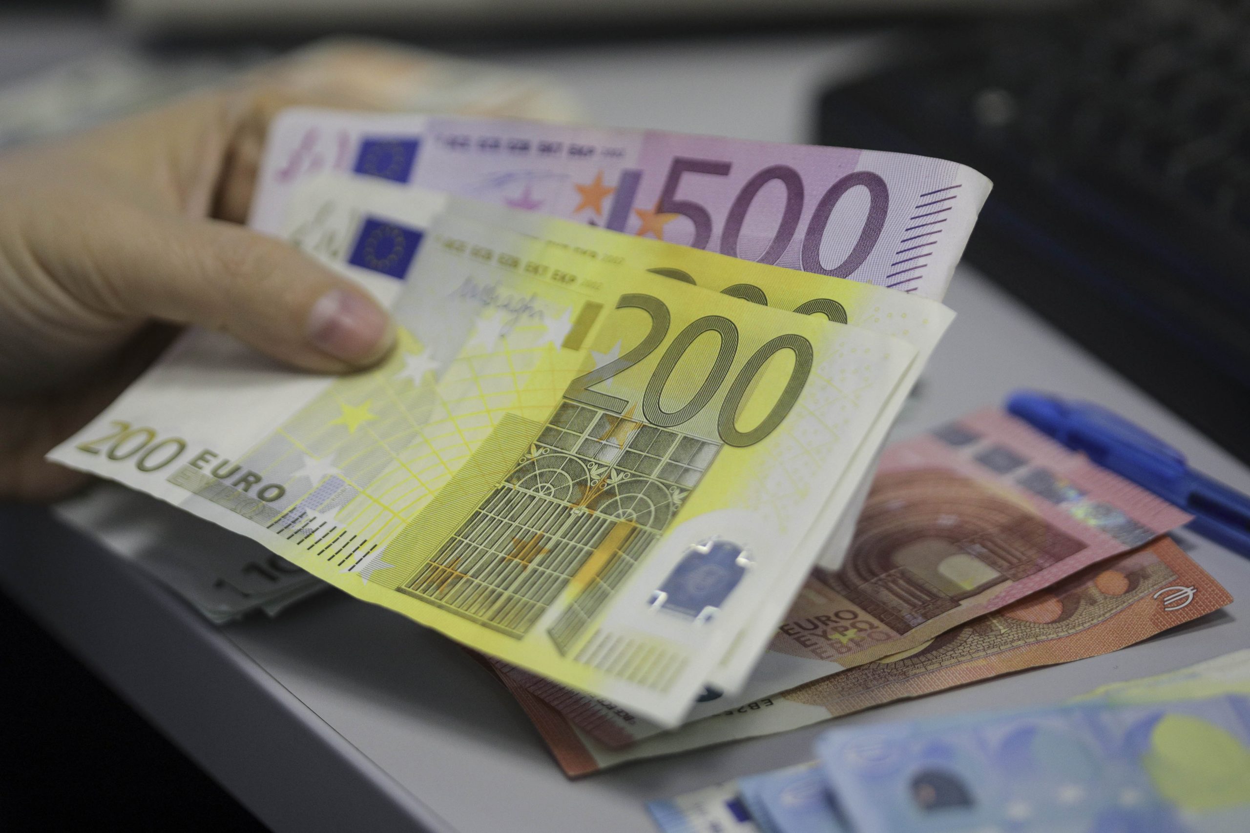 Țara care vrea să ofere unor cetățeni peste 1.400 de euro pe lună fără să le impună nicio condiție