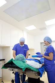Panică în sistemul medical. De ce le este teamă cadrelor medicale. „Noi îi sedăm şi îi intubăm ca să îi omorâm”