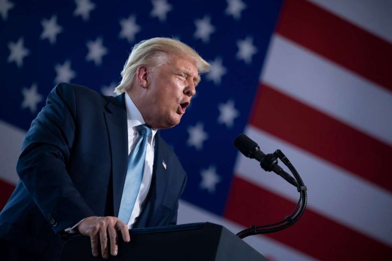 Trump, dezlănțuit împotriva „ObamaBiden”