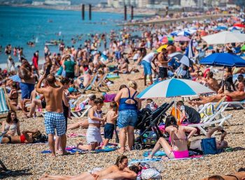 Britanicii au uitat de orice reguli în cea mai călduroasă zi din an! Se comportă de parcă nu ar exista nicio pandemie - Ziarul National Britanicii au uitat de orice reguli în cea mai călduroasă zi din an! Se comportă de parcă nu ar exista nicio pandemie