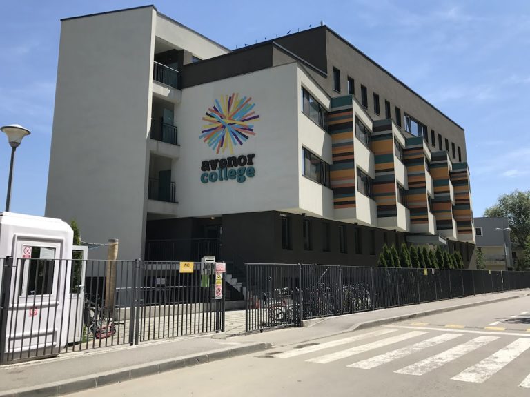 Panică la o școală privată din Capitală. Primele cazuri de COVID-19. Măsuri de urgență!